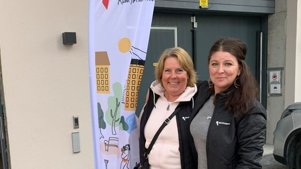 Från vänster: Åsa Sahlin, hyresspecialist på Riksbyggen samt Sara Johansson, administratör på Riksbyggen.