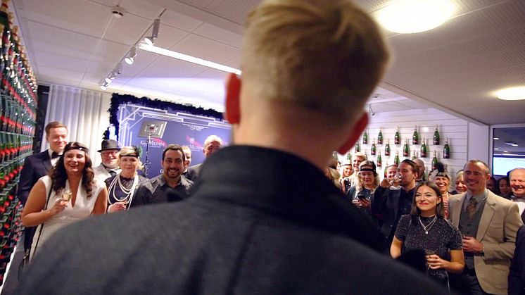Video: Janni Hussi järjesti Joel Harkimolle yllätyssyntymäpäiväjuhlat