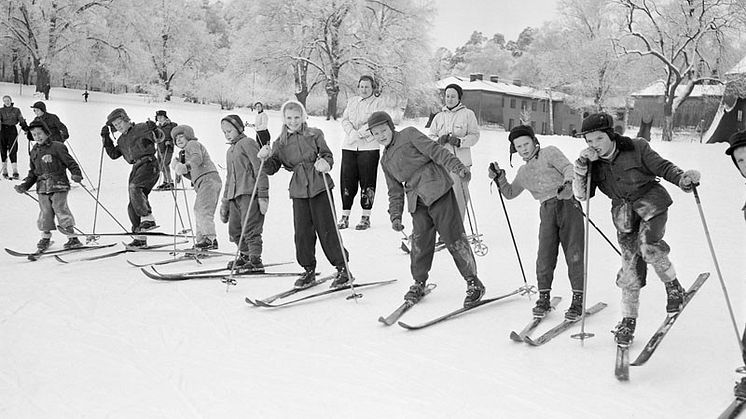 Skidskola i Hagaparken 1953. Foto: Jan Ehnemark/Digitala Stadsmuseet