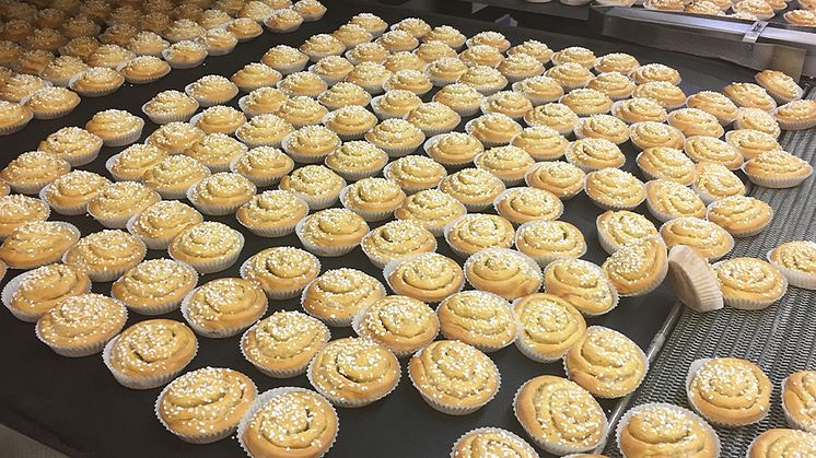 Kanelbullen är en svensk klassiker - Findus kanelbullar märks med Från Sverige och är Sveriges mest sålda frysta bullar.