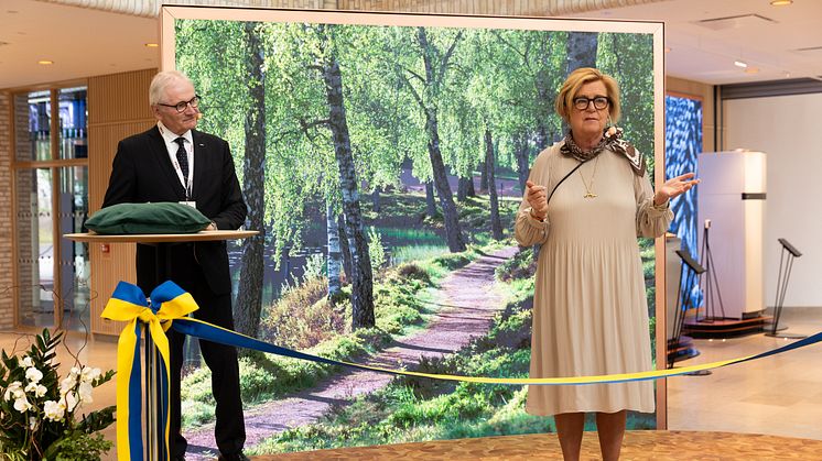 Kronobergs läns Landshövding  Maria Arnholm och Gerteric Lindquist inviger NIBE World of Energy .jpg