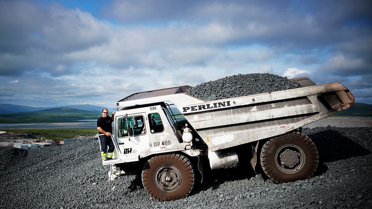 Perlini tipptruck DP405 hos LTH Traktor