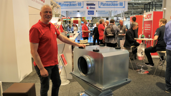 Erik Grune, KAM Rektangulärt på Bevego, med samlingslådan på Nordbyggmässan 2018.