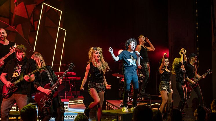 Magnus Uggla - Varning på stan nu mår kung i baren illa igen