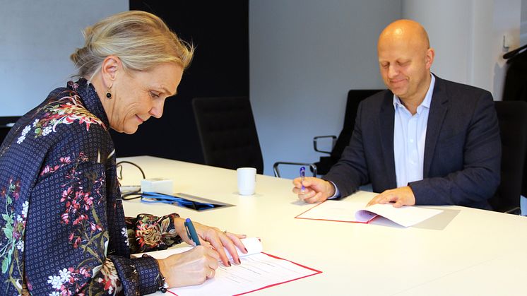 Her signeres kontrakten for fase 2