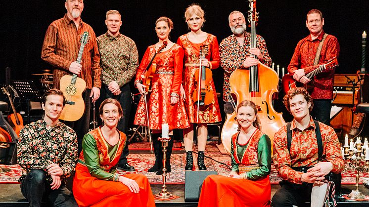 Musiker och skådespelare i ensemblen för Västanå Jul.
