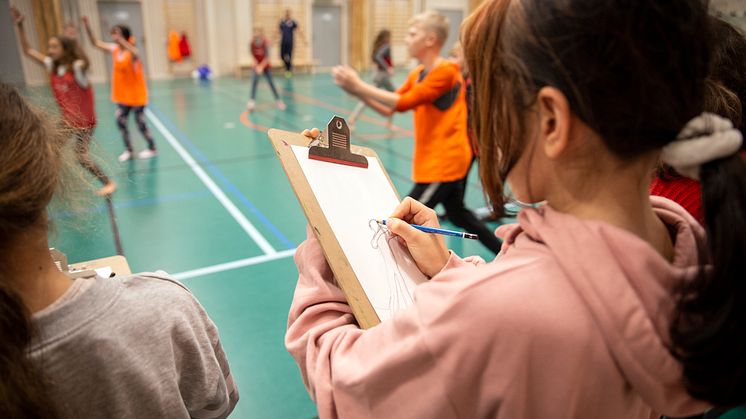 Elever från Risebergaskolan deltar i skapandet av "Art in Motion"