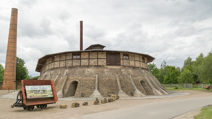 Der Ziegelleipark Mildenberg lädt zum Feldbrandofenfest ein. Foto: TMB-Fotoarchiv/Steffen Lehmann. 