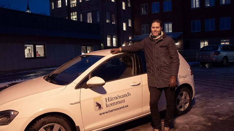 Hemtjänstchefen Fredrik Mattsson hoppas att projektet ska hjälpa till att minska resandet med kommunens bilar.