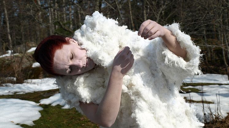 Koreografin SNOW av SU-EN visas på Dansmuseet 21–21 november.