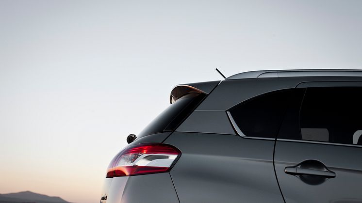 Världspremiär för robusta kompaktsuven Peugeot 4008