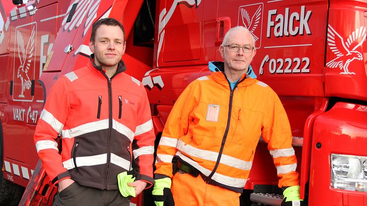 Marius Valle og Karl Eirik Berntzen fra Nord Salten Auto er fornøyd med den nye tungbergeren.