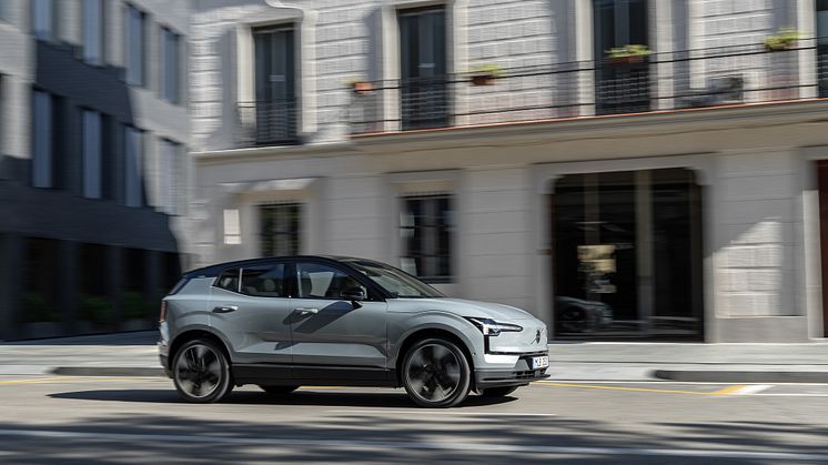 Volvo_EX30_VapourGrey