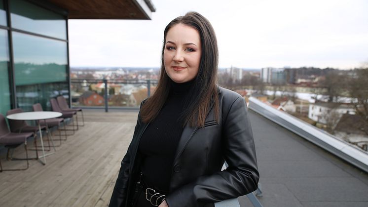 Miranda Kedbäck, adjunkt i produktionsteknik vid Högskolan i Skövde, leder forskningsprojektet “Gender Equity in the Manufacturing Industry: Exploring the Role of Digital Transformation”.