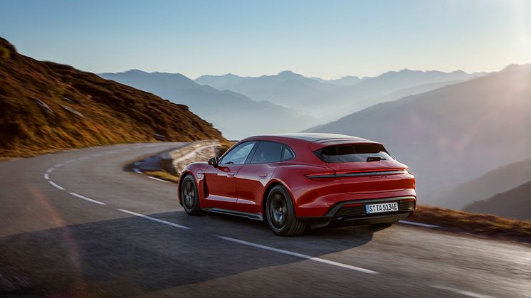 5_Taycan GTS Sport Turismo.jpg
