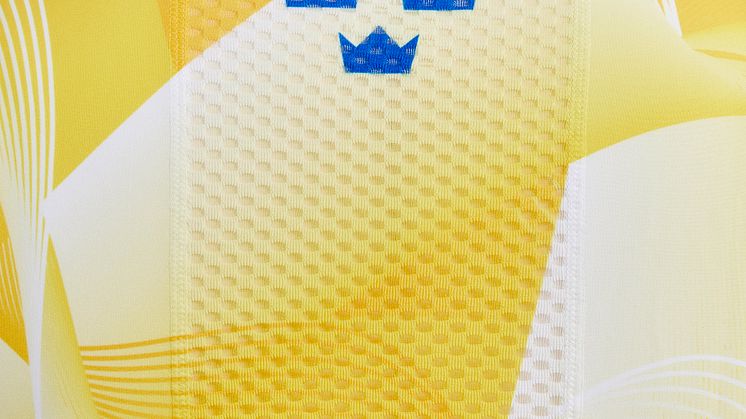 1907078-000000_T-F Elite Custom SS Tee W_Closeup1.jpg
