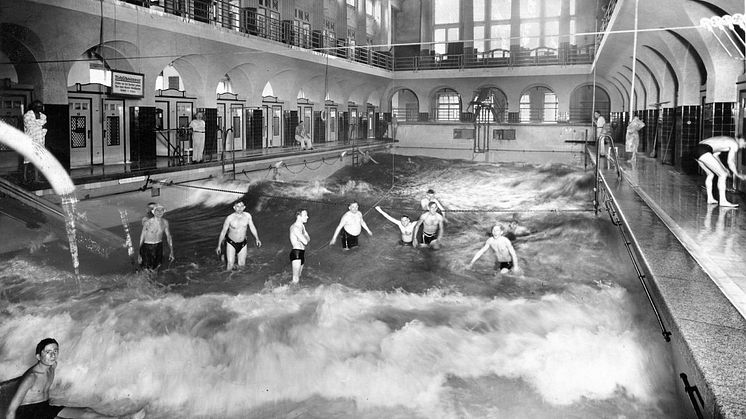 Historische Aufnahme der Männerschwimmhalle in den 20er Jahren
