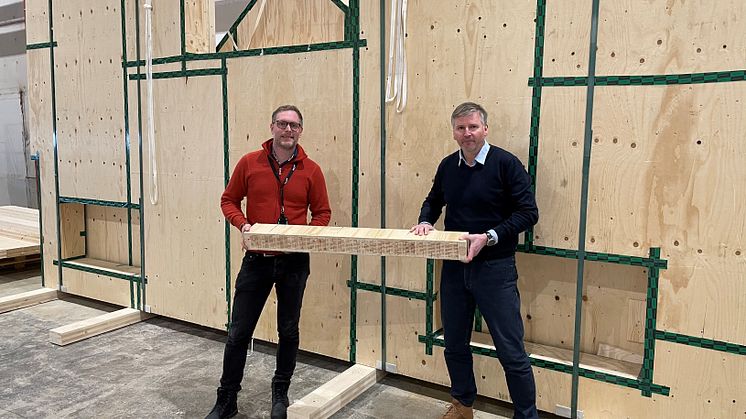 Peter Kristensson (NCC) och Håvard Jegerstedt (IsoTimber)