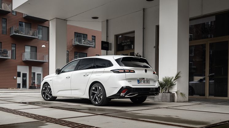 Peugeot 308SW Hybrid lowres PR-7