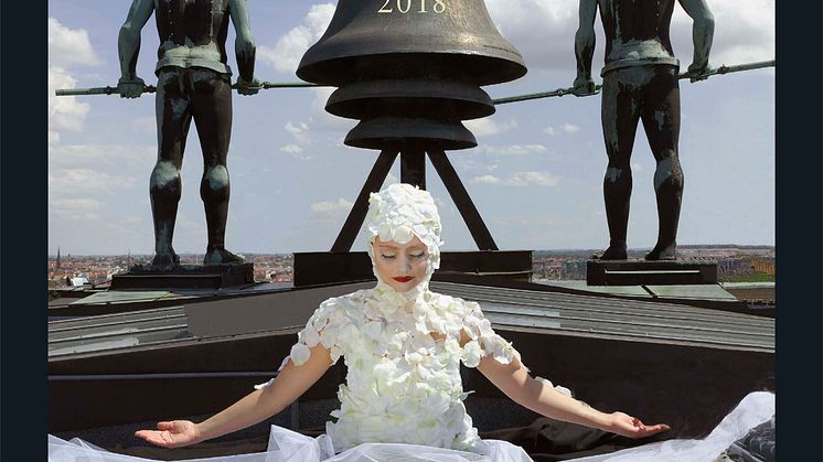 Titelseite des Kalenders "Fantastisches Leipzig" 2018 auf dem Kroch-Hochaus