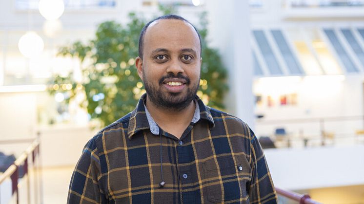 Wossenseged Birhane Jemberie, doktorand vid Institutionen för socialt arbete och Enheten för demografi och åldrandeforskning vid Umeå universitet. Foto: Sofia Strömgren.