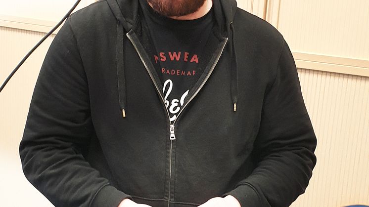 Swecontekniker med VR-glasögon