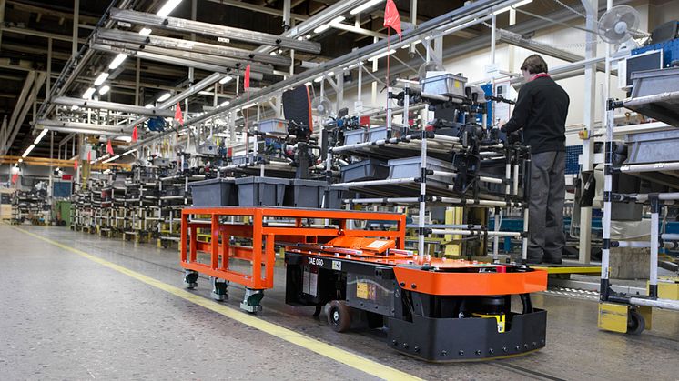 Resurseffektiva transporter med ny automatiserad vagn från Toyota Material Handling