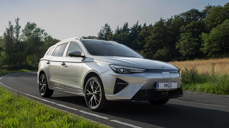 MG5 - dynamic front driving 01_presskit
