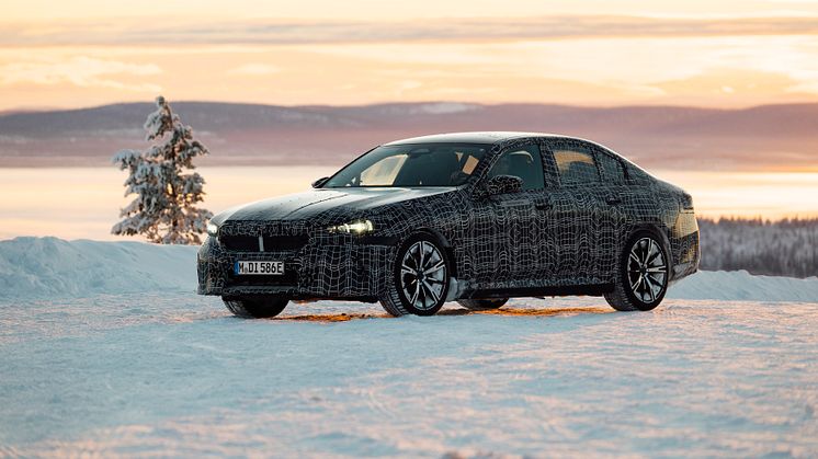 Helt nye BMW i5 Sedan på kamuflerte tester