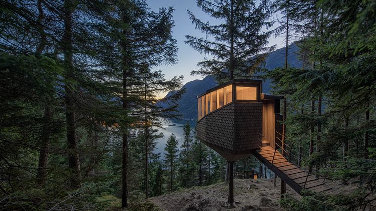 Above us only sky. Woodnest in Odda, Hardangerfjord. Photo: Sindre Ellingsen