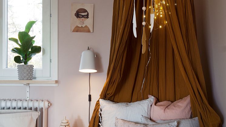 Ljusa och varma Nordsjö tippy taupe som bloggaren @bloggaibagis valde när hon skulle måla om i barnrummet.