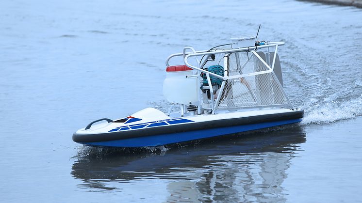 Unmanned Herbicide Sprayer Boat - WATER STRIDER