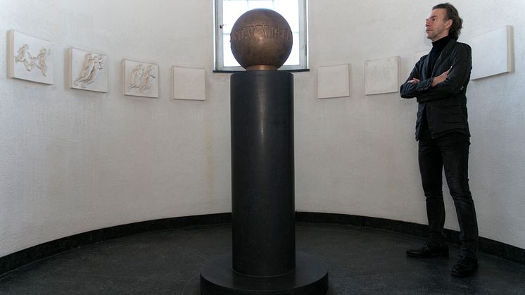 Dag Erik Elgins utstilling tar utgangspunkt i Vigelands urne, der billedhuggerens levninger hviler i Vigelandmuseets tårn. (Foto: Unni Irmelin Kvam / Vigelandmuseet)