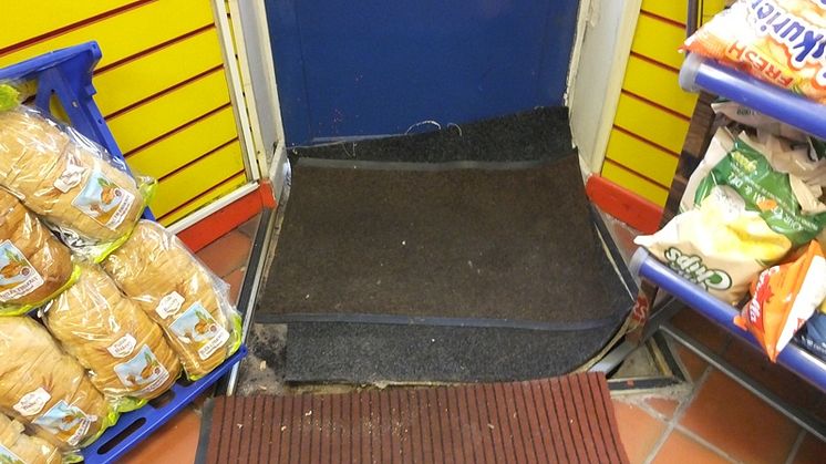 Op Batmobile - Shop floor mats concealing hiding place NW04/15