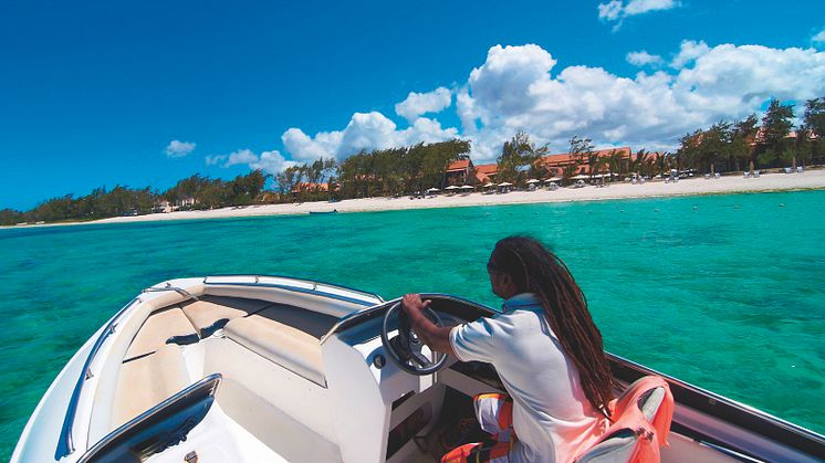 Share their passion for the sea: The team of Maritim Hotel Crystals Beach.