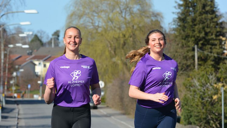 Cajsa och Vendela springer mot Alzhiemers sjukdom. Foto: Lotta Rosenberg-Linnér