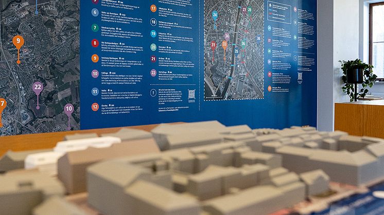 I rummet kan man se utvalda kommande bostadsområden i 3D. 