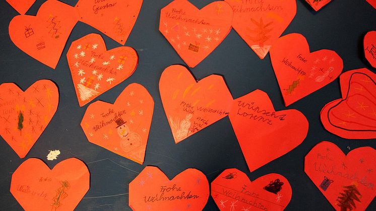 Kuchenbasar in der Lessing Grundschule: Kinder spenden den Erlös auch an Bärenherz