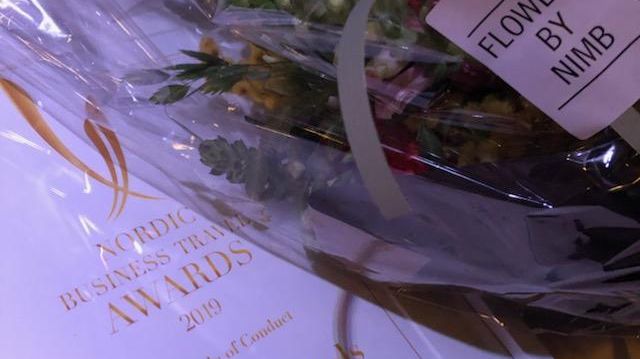 Bild: Blommor och diplom