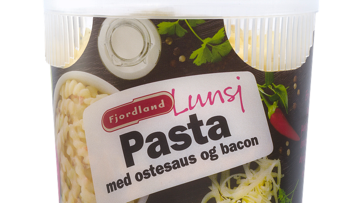 Fjordland Lunsj. Pasta med ostesaus og bacon.