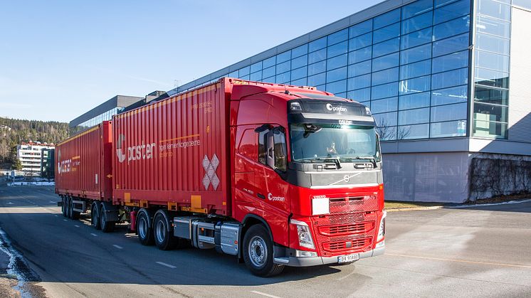 Postens første containerbil på biogass vil frakte pakker og gods mellom tre terminaler på Østlandet