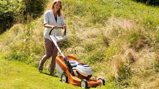 Batteridrevne plæneklippere er nu en del af STIHL 