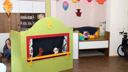 Ein Puppentheater für Bärenherz: Bär Bruno sorgt für Unterhaltung im Kinderhospiz