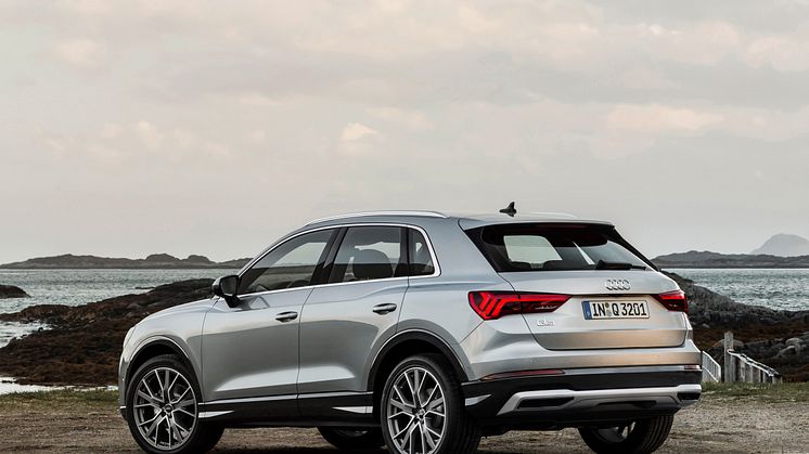 Audi Q3 (florettsølv) statisk bagfra