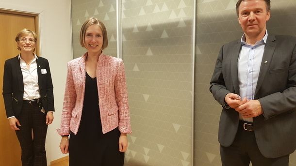 Arkivfoto: Fra tidligere møte med Iselin Nybø.