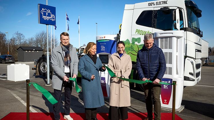 Invigning av laddstation för tung trafik i Sollentuna