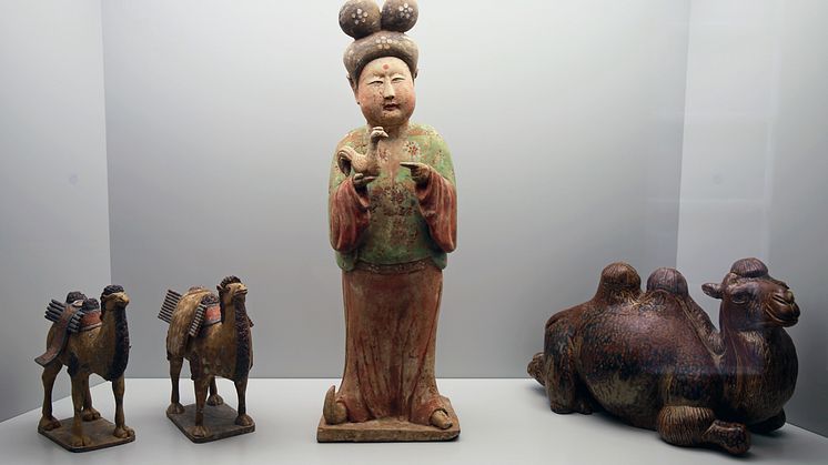 Frühchinesische Ausstellungsstücke und Stücke des 20. und 21. Jahrhunderts