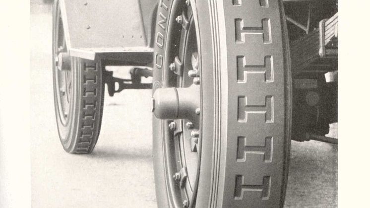 1921_Continental_Giant Pneumatic Tire.jpg