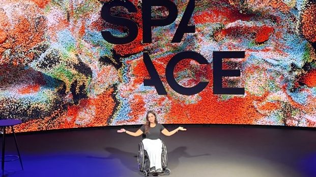 Alexandra Halfya grundare till Combify på scen på Space - redo för det unika eventet Shaping Cities 