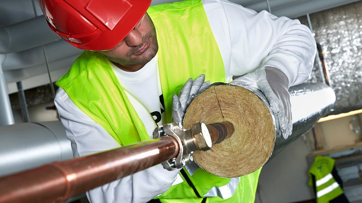 Nu när energipriserna rusar inser allt fler nödvändigheten av att få teknisk isolering på plats. Bild: Paroc 